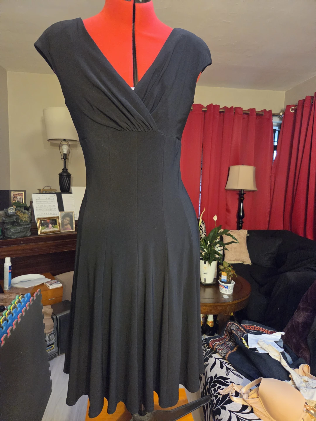 Black Cap Sleeve V-Neck Dress - photo 4