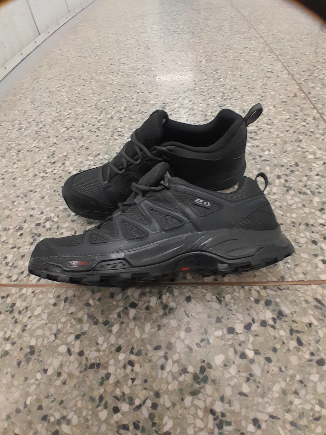 Salomon Black Trail Running Shoes Men's Size 10 - photo 2