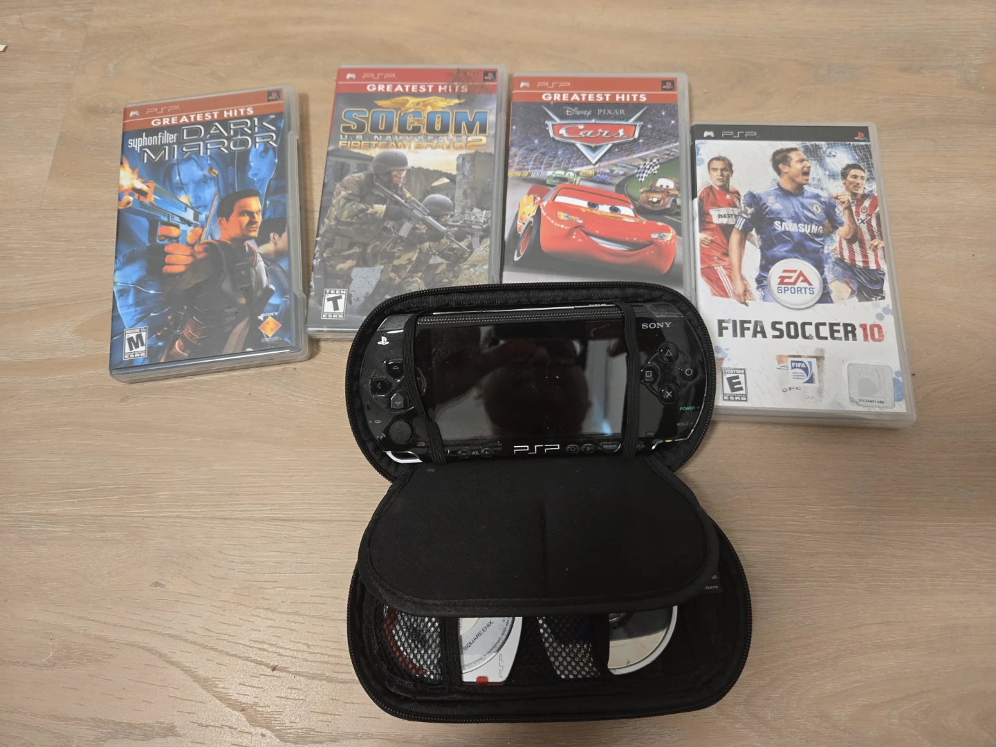 PSP Game Bundle with Case - photo 4