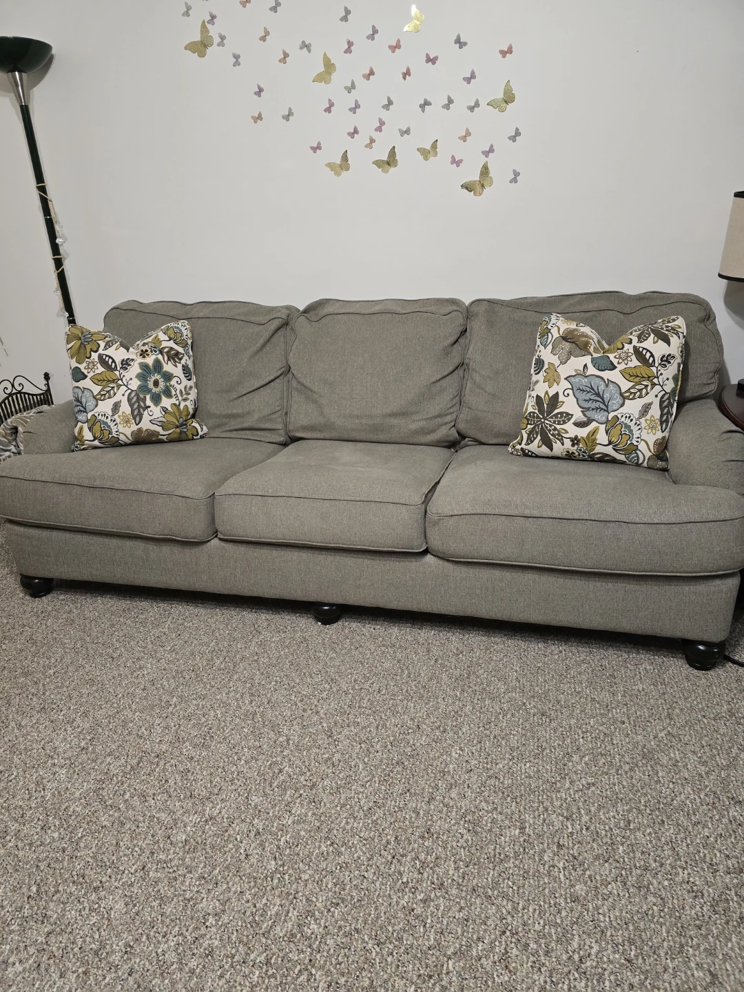 2 Grey Three-Seater Sofa with Floral Accent Pillows - photo 2