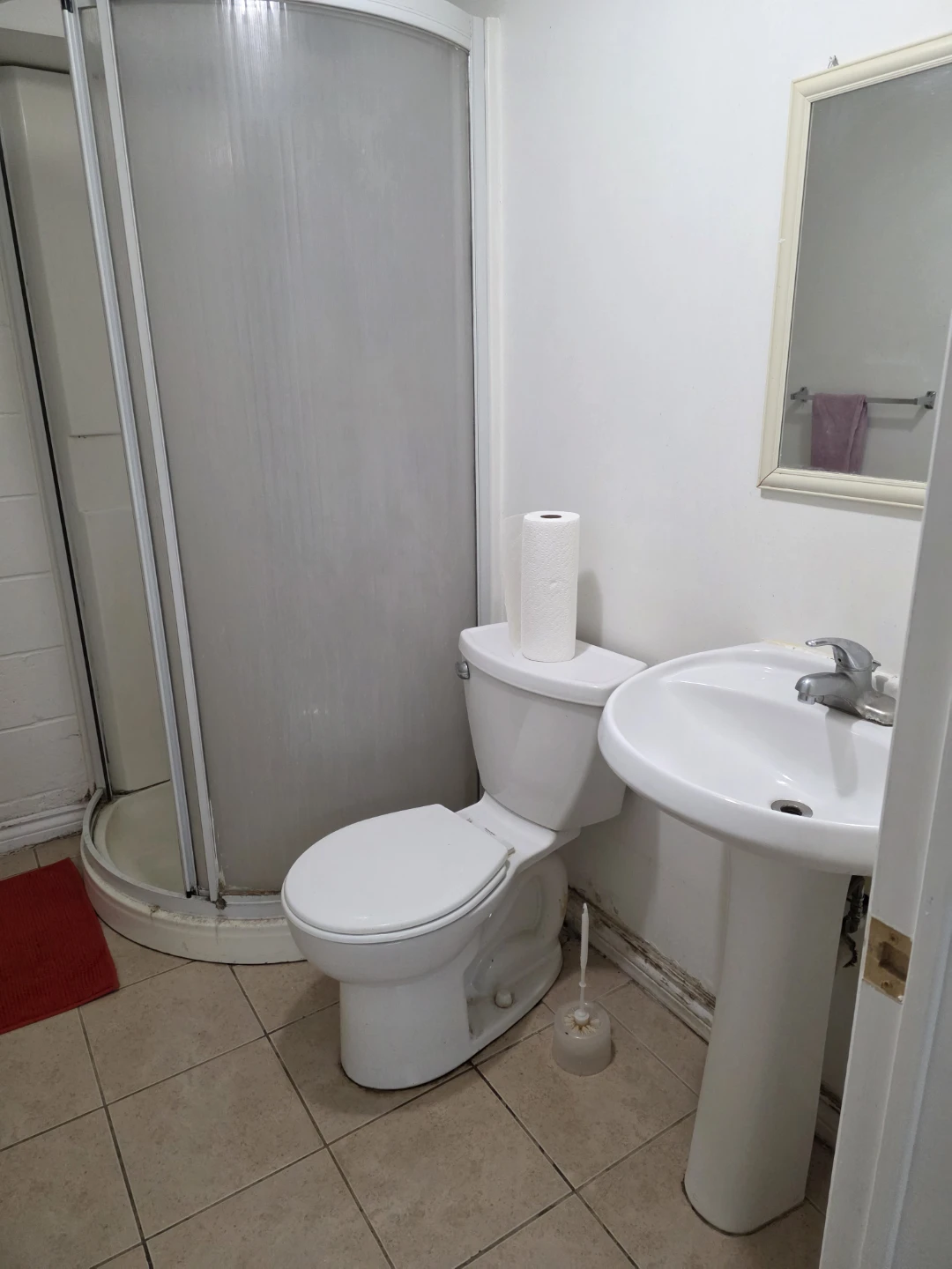 A Bachelor all private Basement apt with kitc, bathroom - photo 4