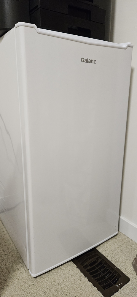 Galanz White Mini Fridge - photo 2