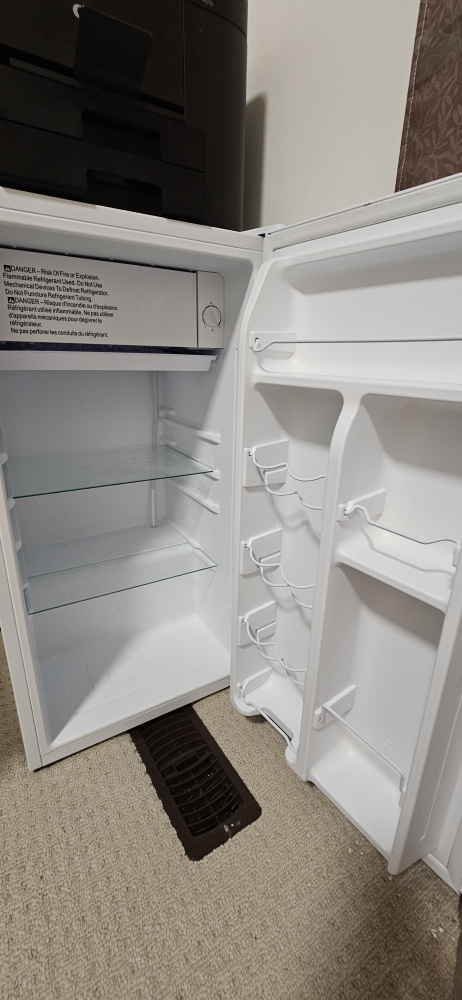 Galanz White Mini Fridge - photo 3