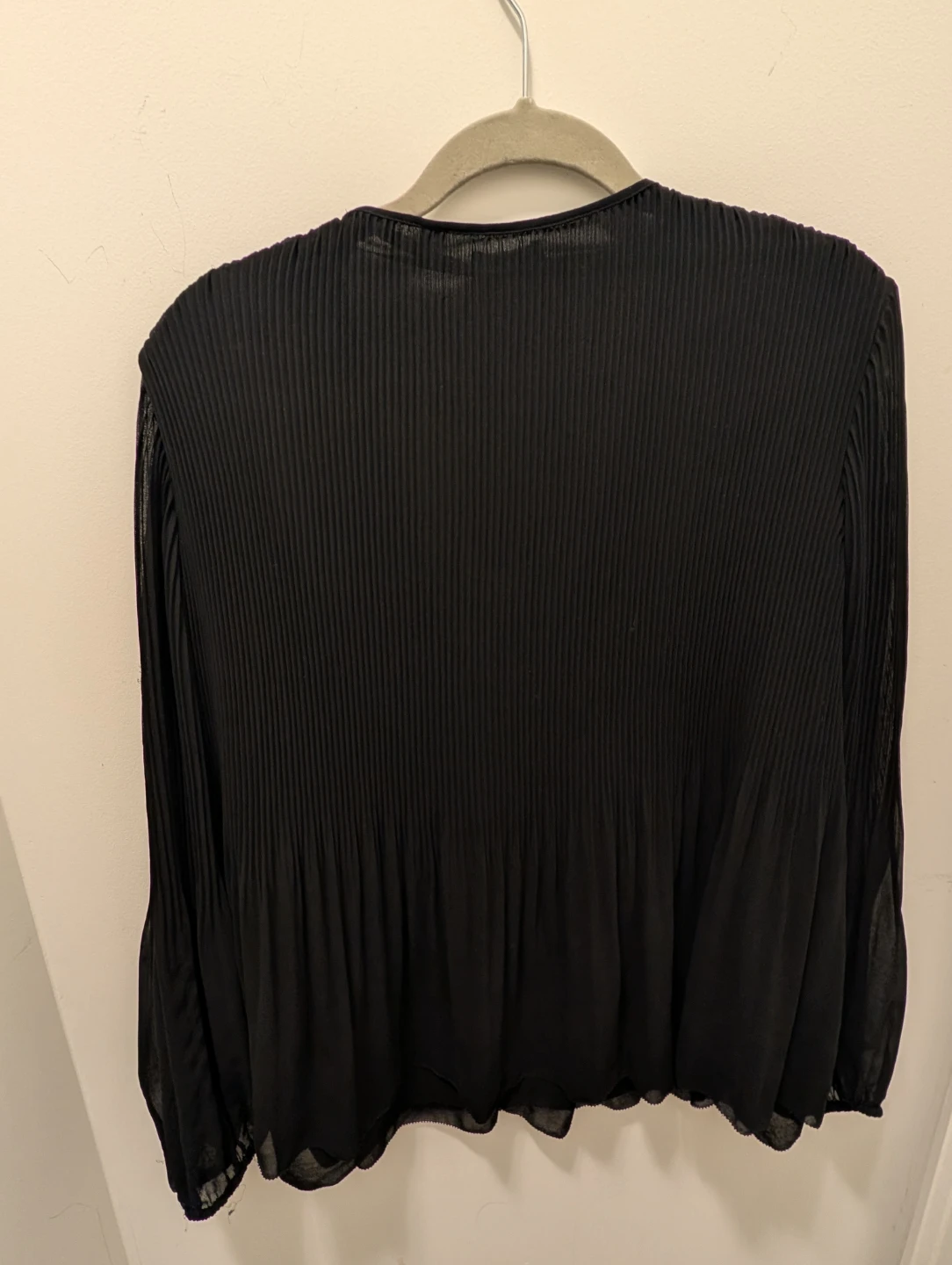 Black Pleated V-Neck Blouse - Aritzia - photo 2