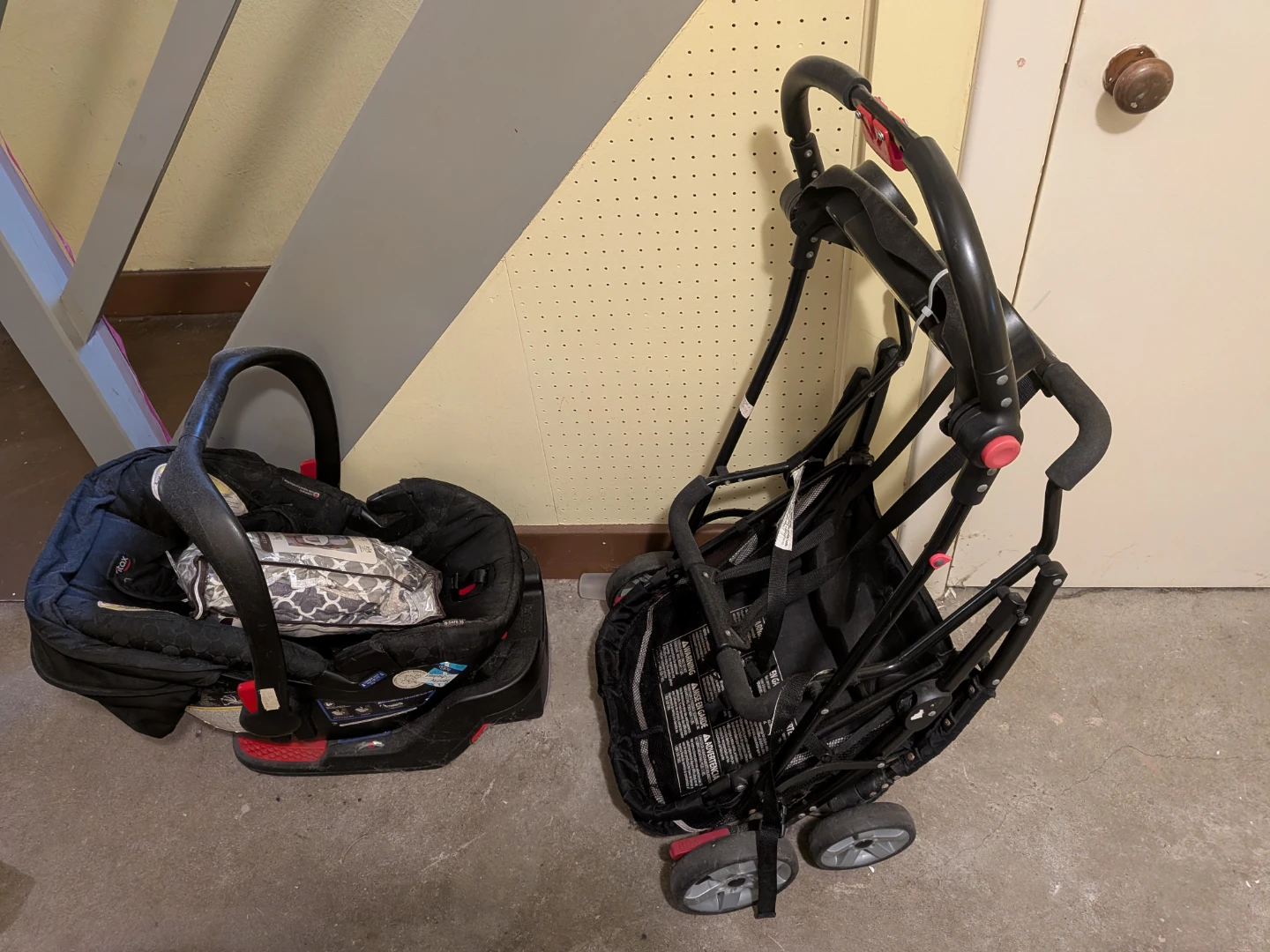 Britax Infant Car Seat and Stroller - photo 3