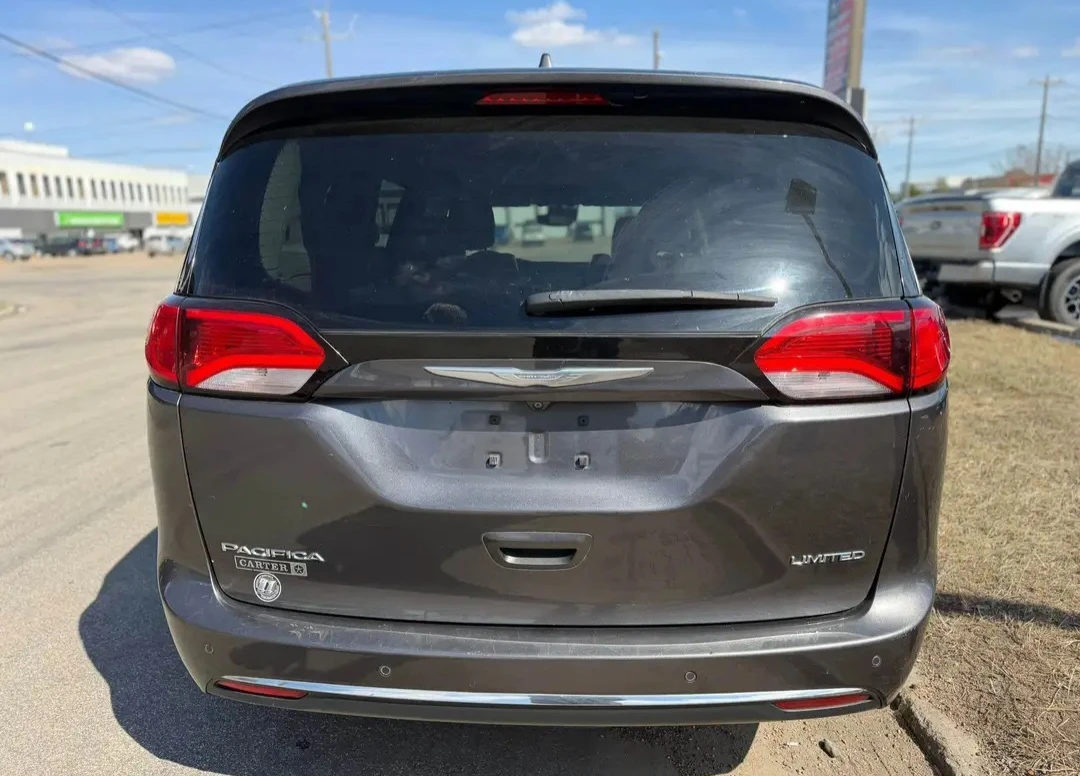 2017 Chrysler Pacifica – Limited – - photo 4