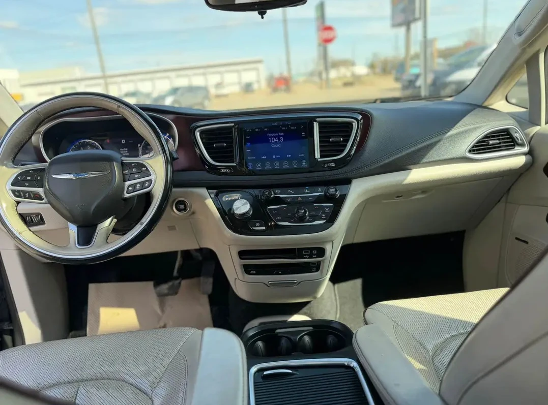 2017 Chrysler Pacifica – Limited – - photo 5