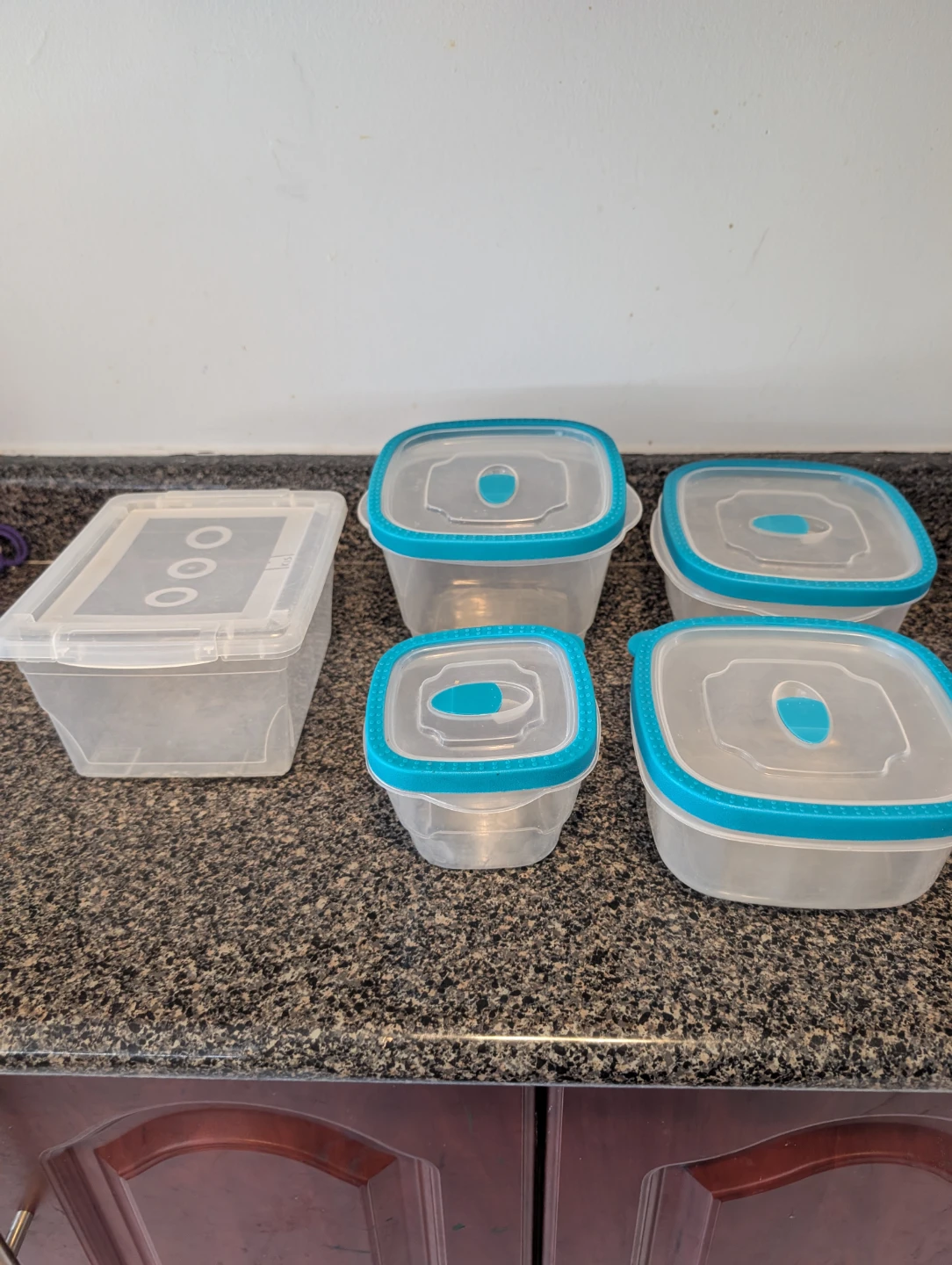 Set of 5 Plastic Food Storage Containers - photo 2