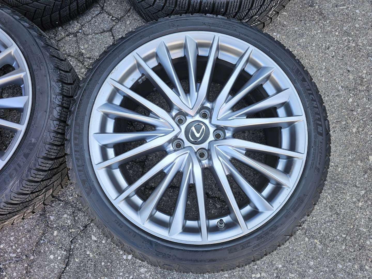 LEXUS IS, ES WINTER PACKAGE 235/40 R19 - photo 2