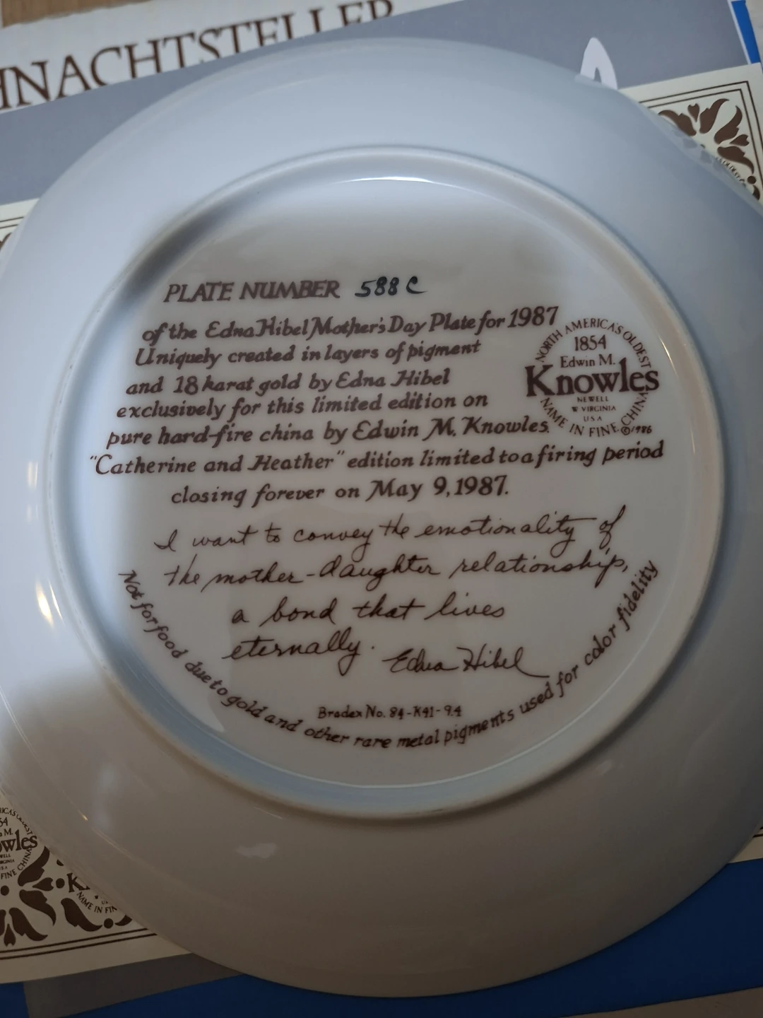 Edna Hibel Mother's Day Plate "Catherine and Heather" 1987 - photo 2