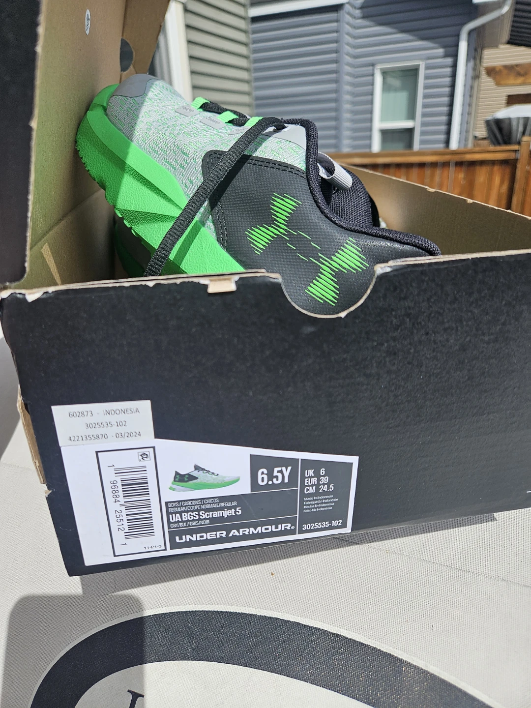 Under Armour Running Shoes - Size 6.5Y - photo 2