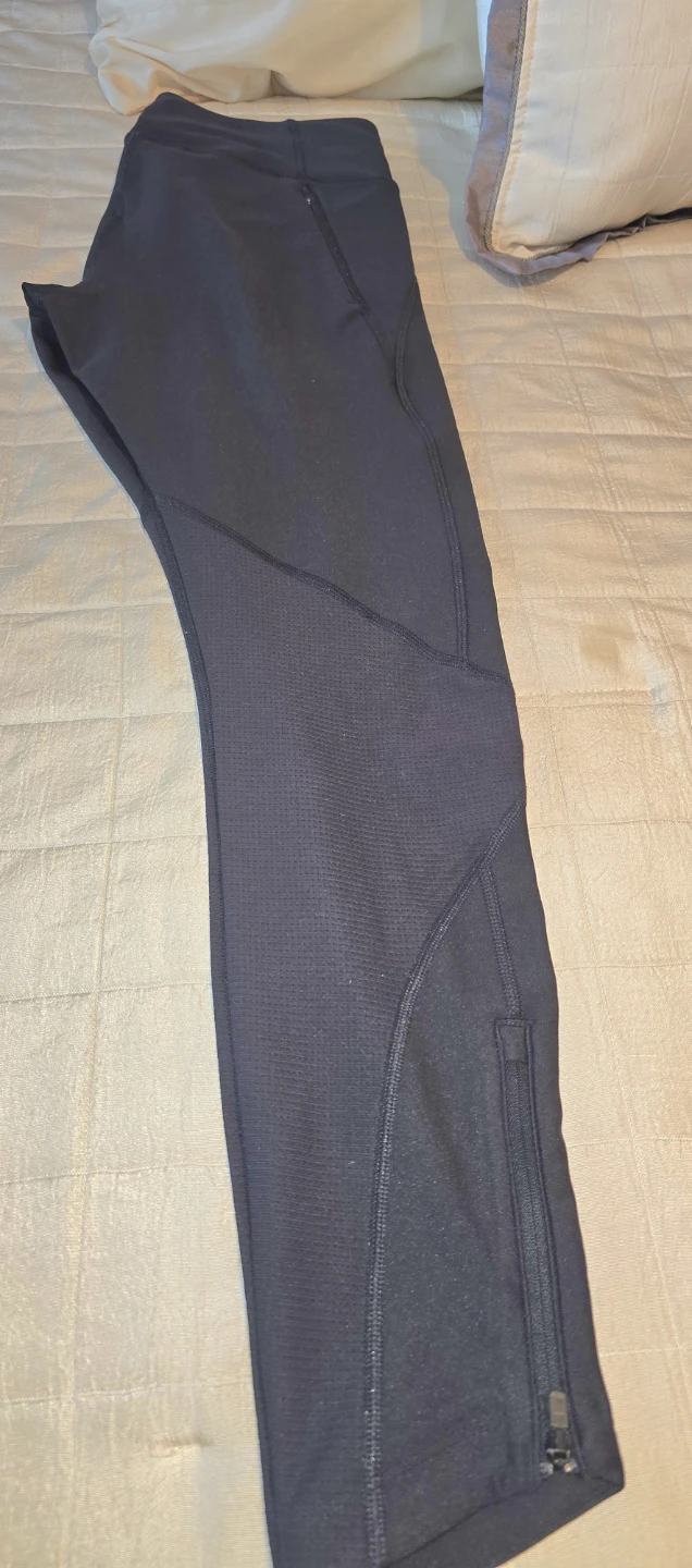 Under Armour Black Capris Size M - photo 2
