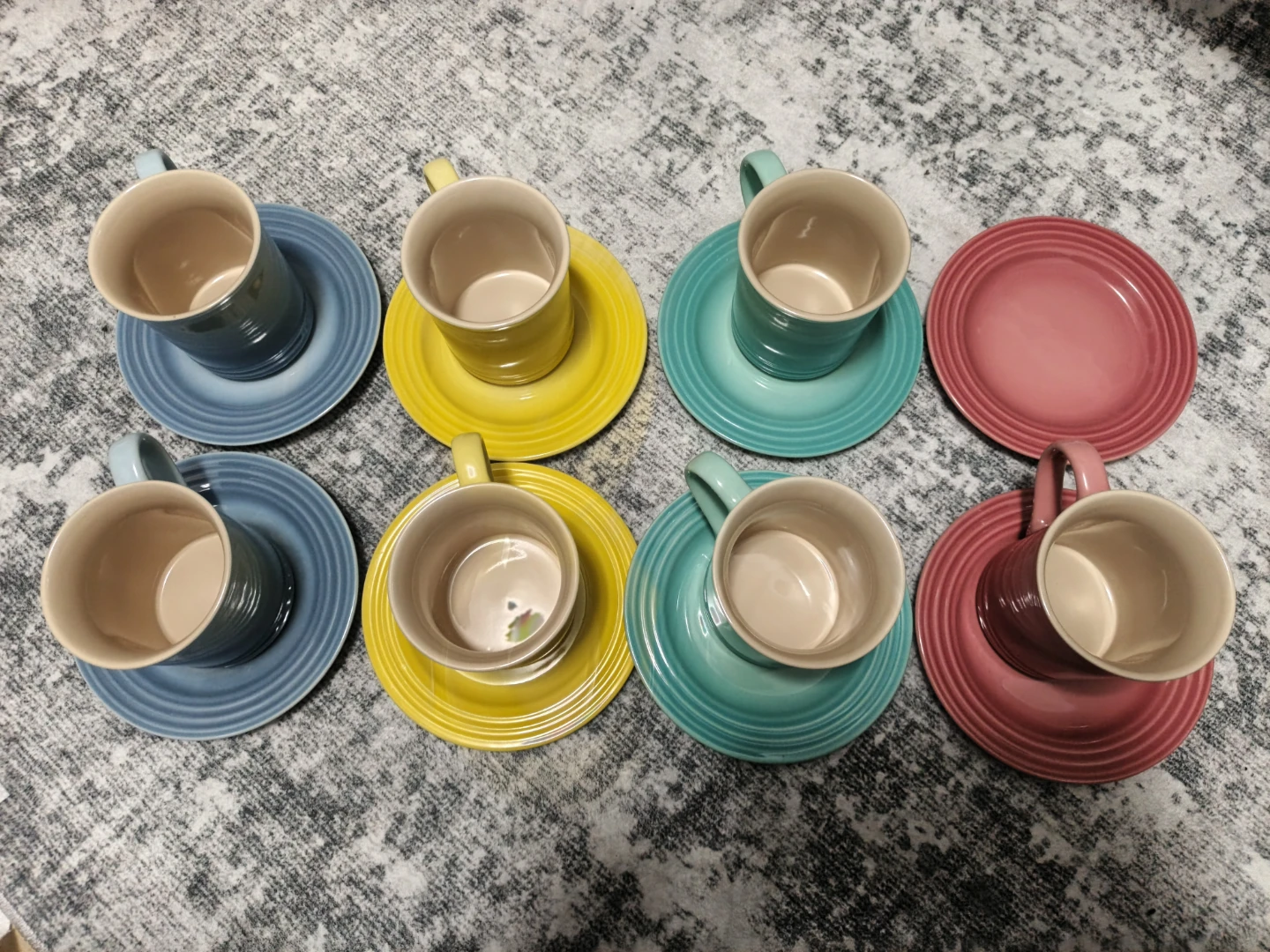 Le Creuset Stoneware Mugs and Plates Set - photo 2