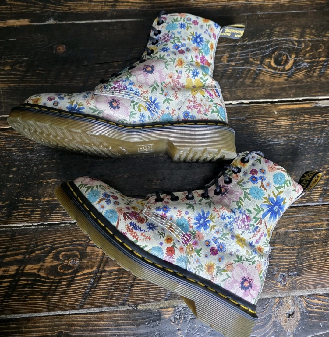 DR . MARTENS WANDERLUST BONE LEATHER FLORAL BOOTS SIZE 6 WOMEN'S - photo 5