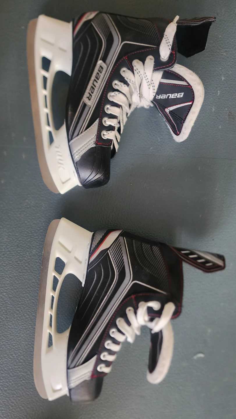 Bauer Ice Skates a size 7.5 - photo 2