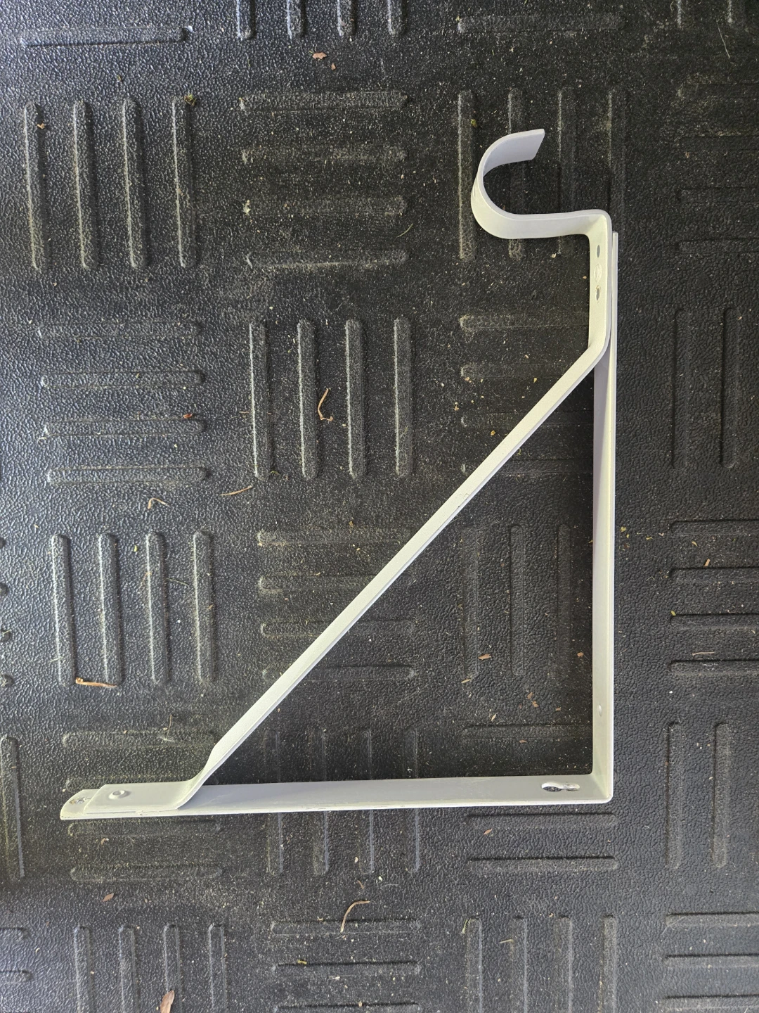 White Metal Shelf Bracket and Support Rod