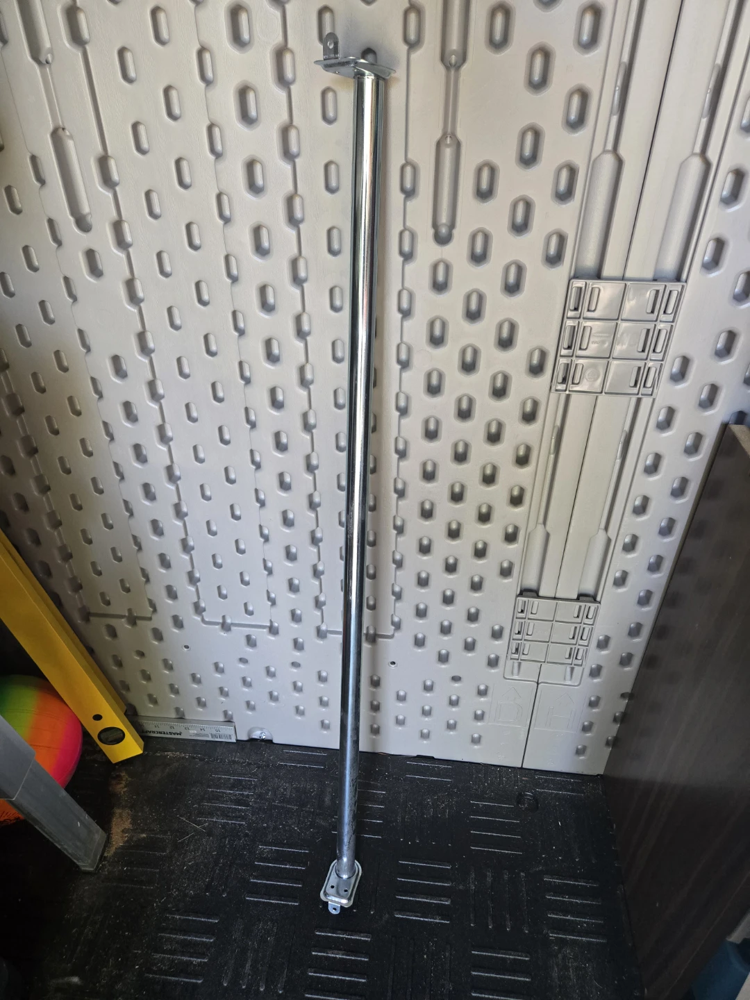 White Metal Shelf Bracket and Support Rod - photo 3