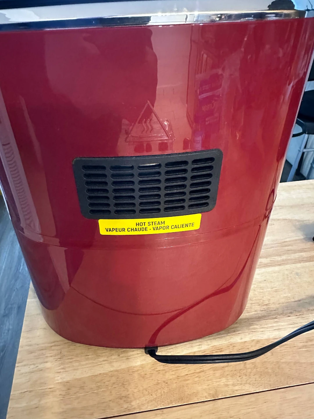 Red Fabuletta 4QT Digital Air Fryer – Like New - photo 2