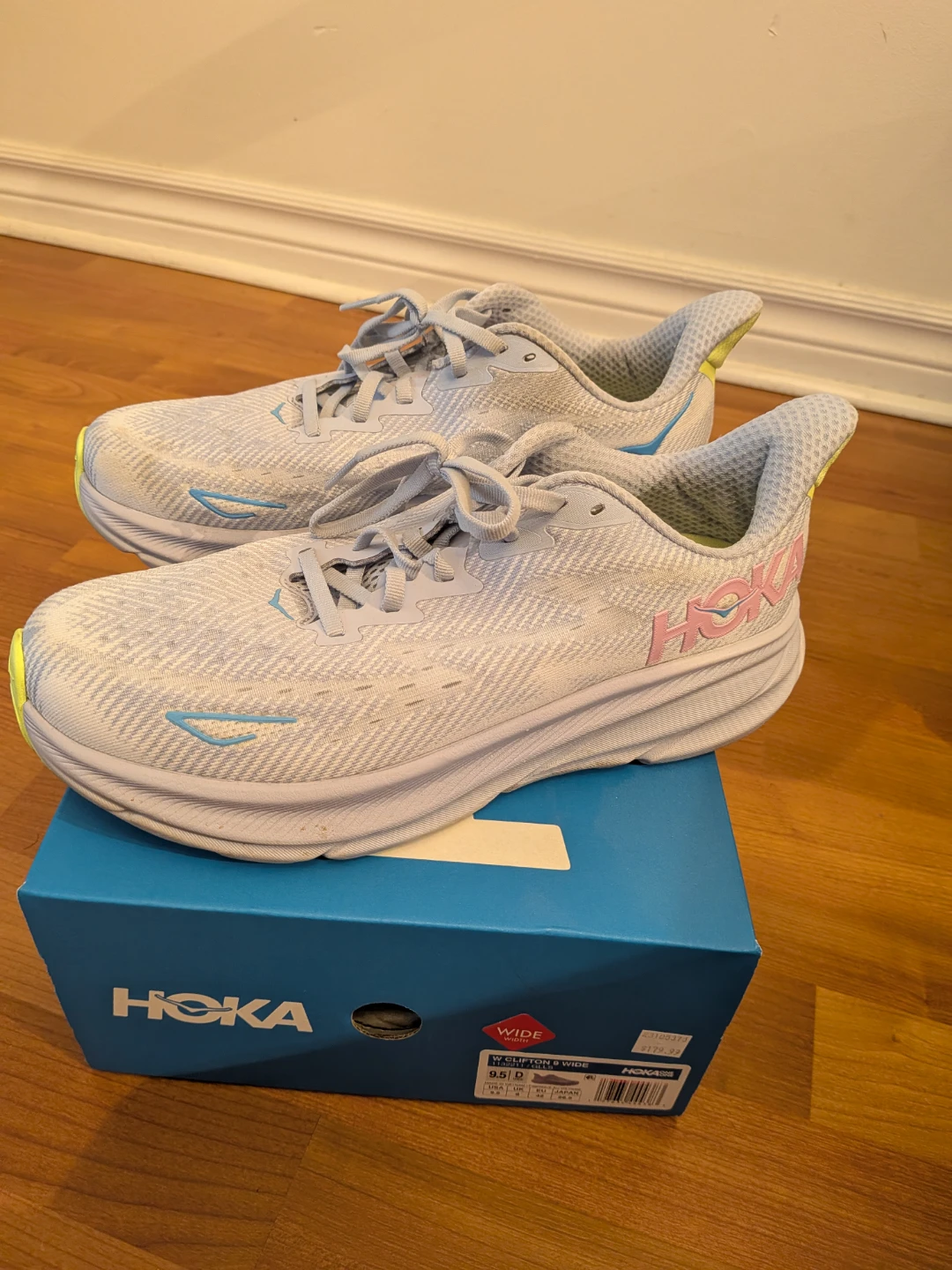 Hoka Clifton 9 Wide Women's Running Shoes (size 9.5)