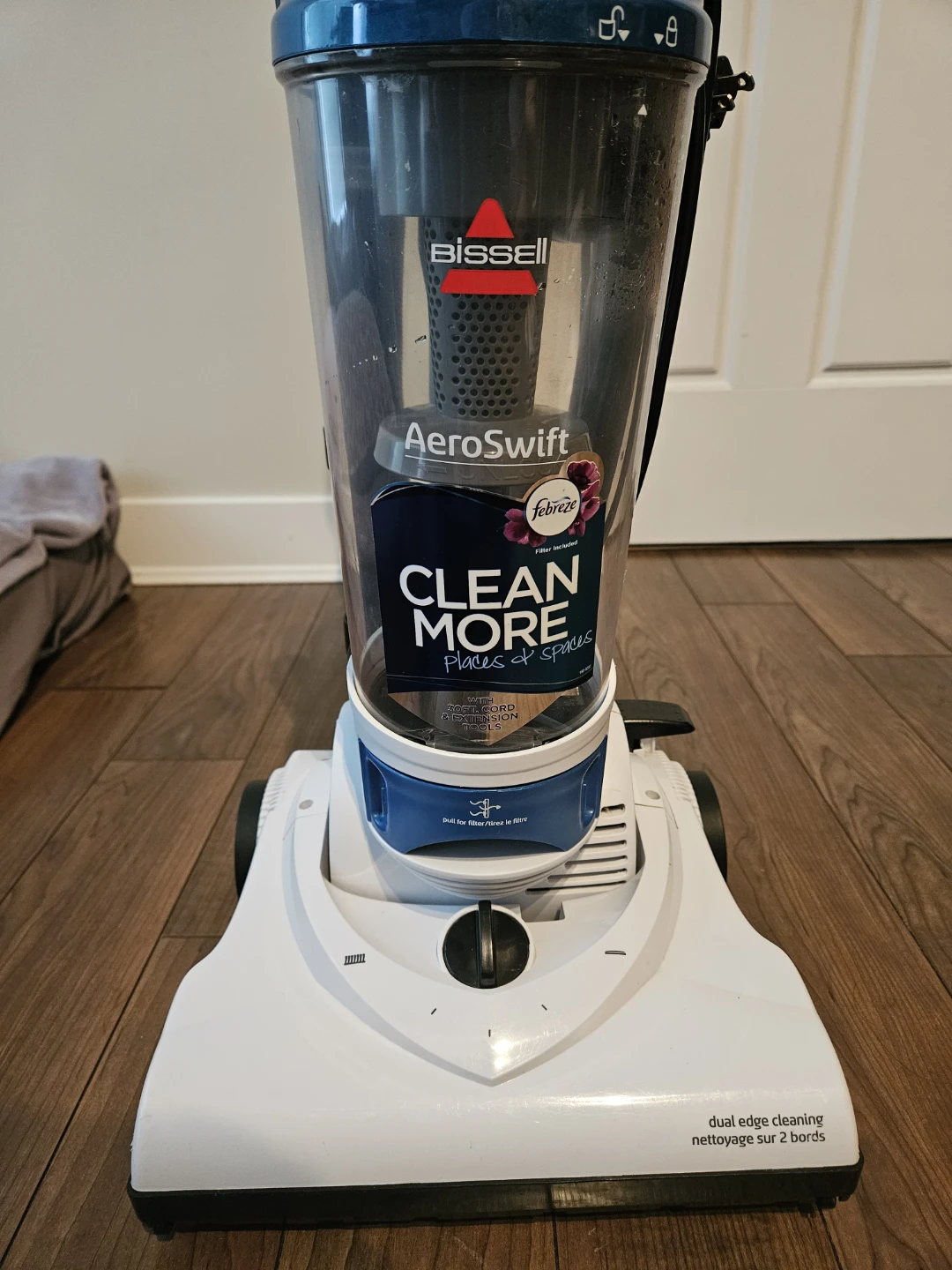 Bissell Vacuum Cleaner - Good Condition - photo 3