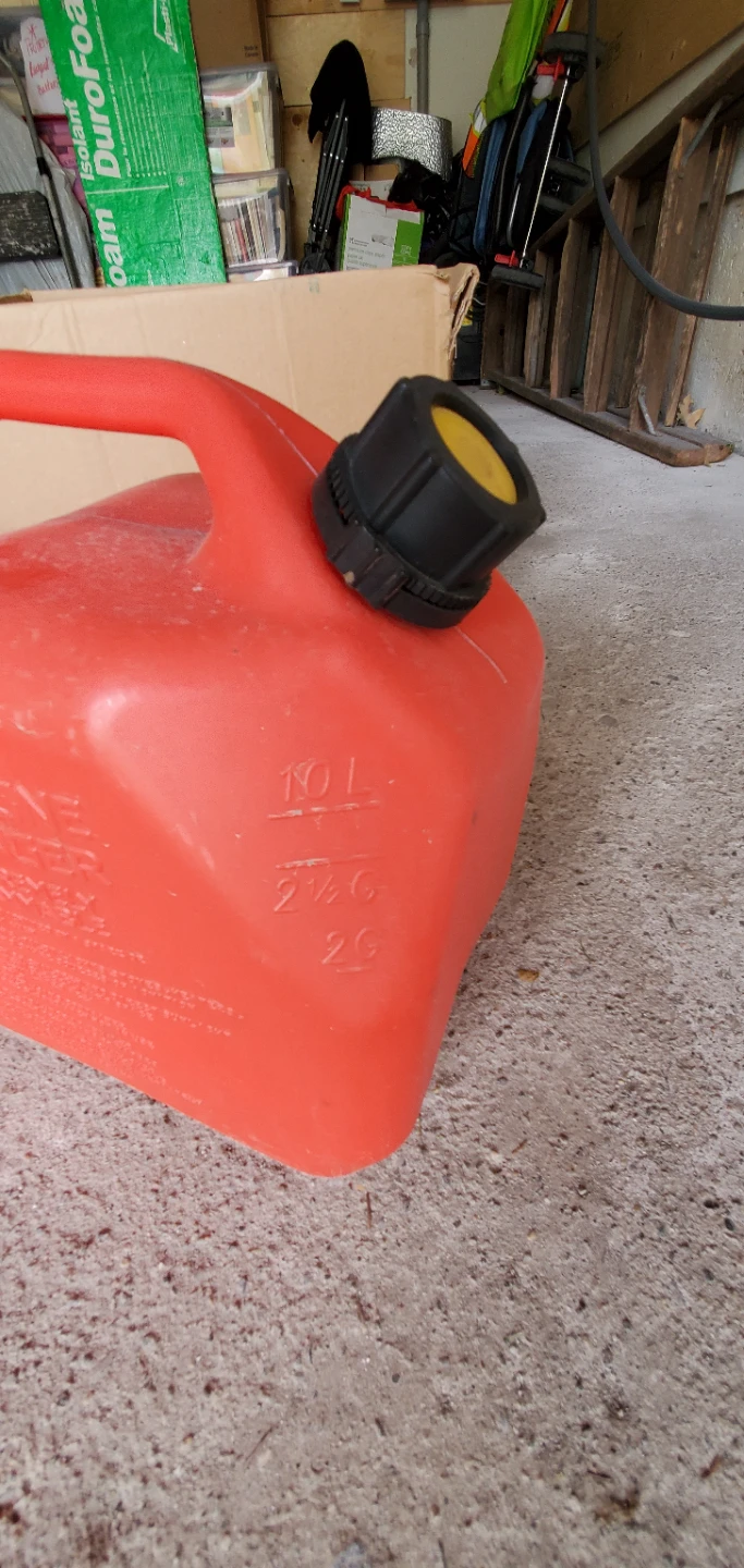 Two 10L Red Gas Cans - photo 4
