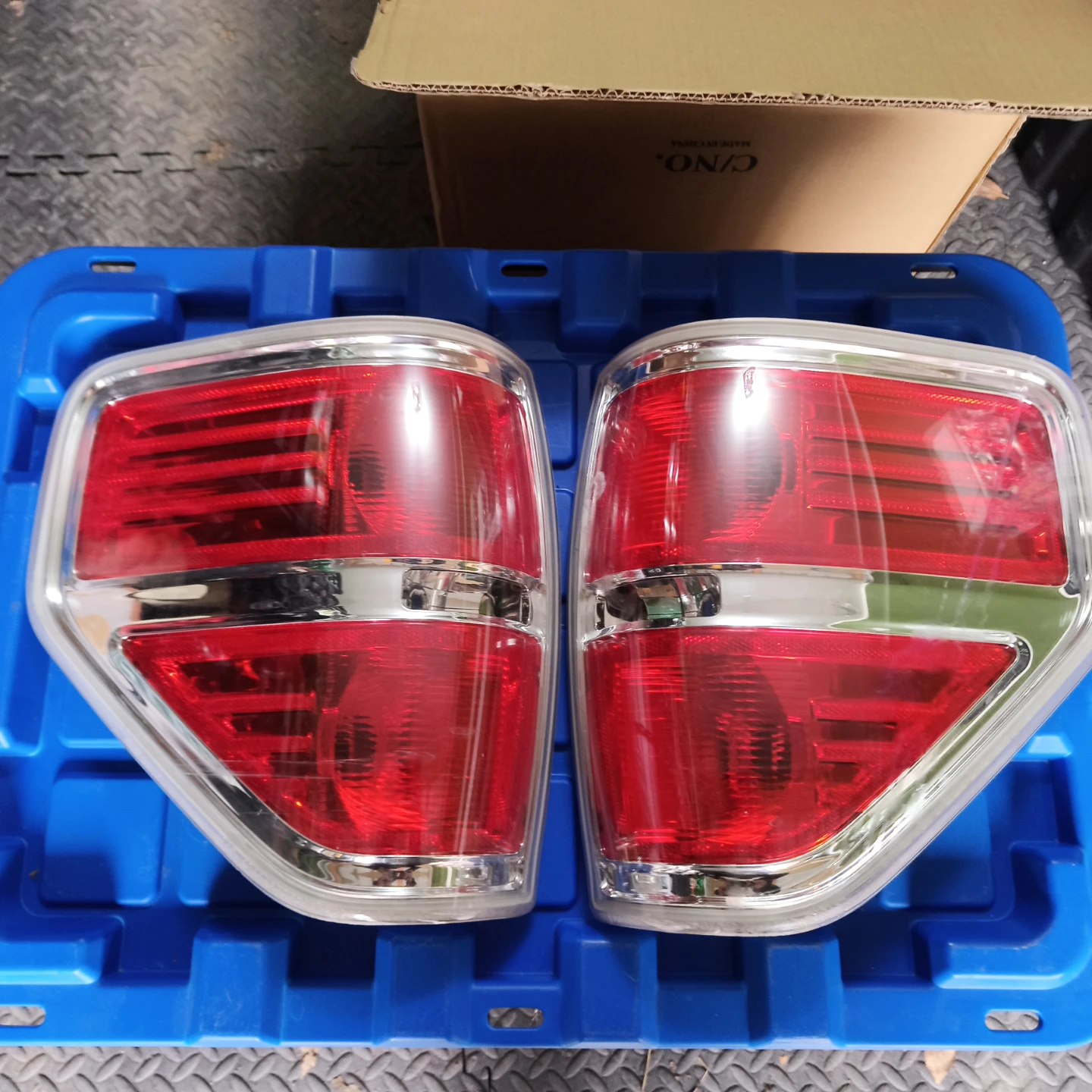 2009-2014 Ford F150 Rear Tail light Housing. Original OEM - photo 2