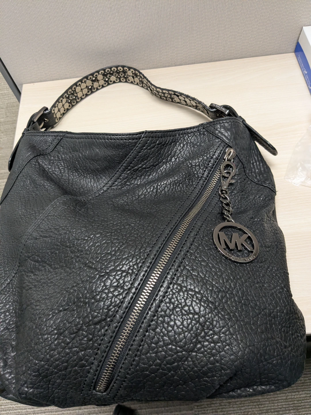 Michael Kors Authentic Large Black Leather Hobo Handbag - photo 2