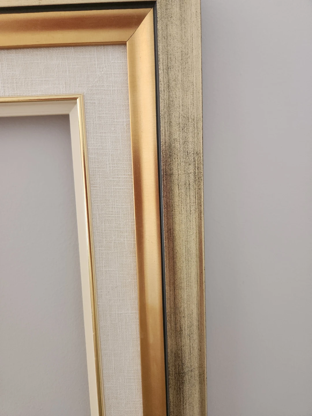 Gold Picture Frame with Linen Matting - photo 3