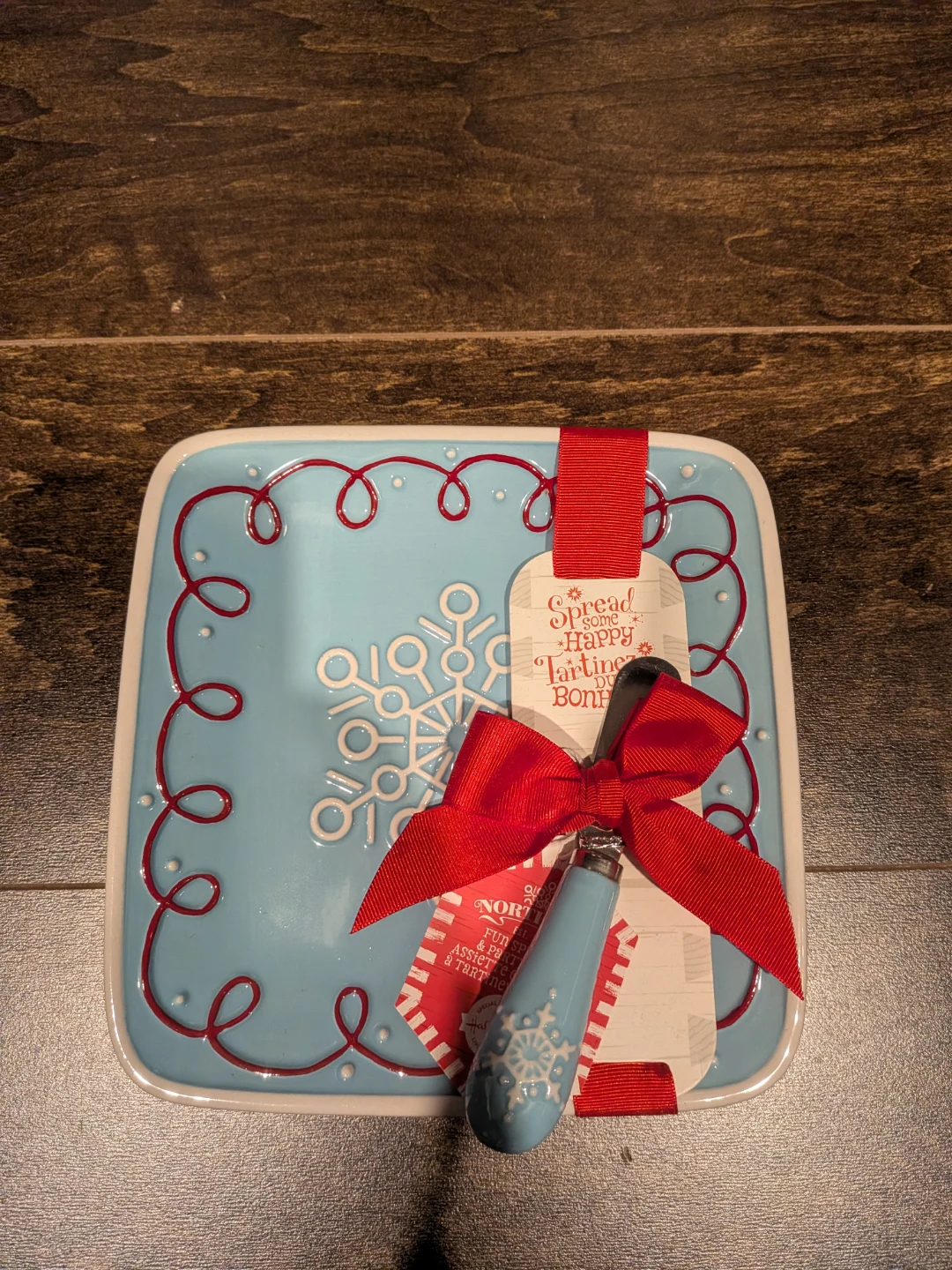 Hallmark North Pole Fun Spreader & Party Plate Set