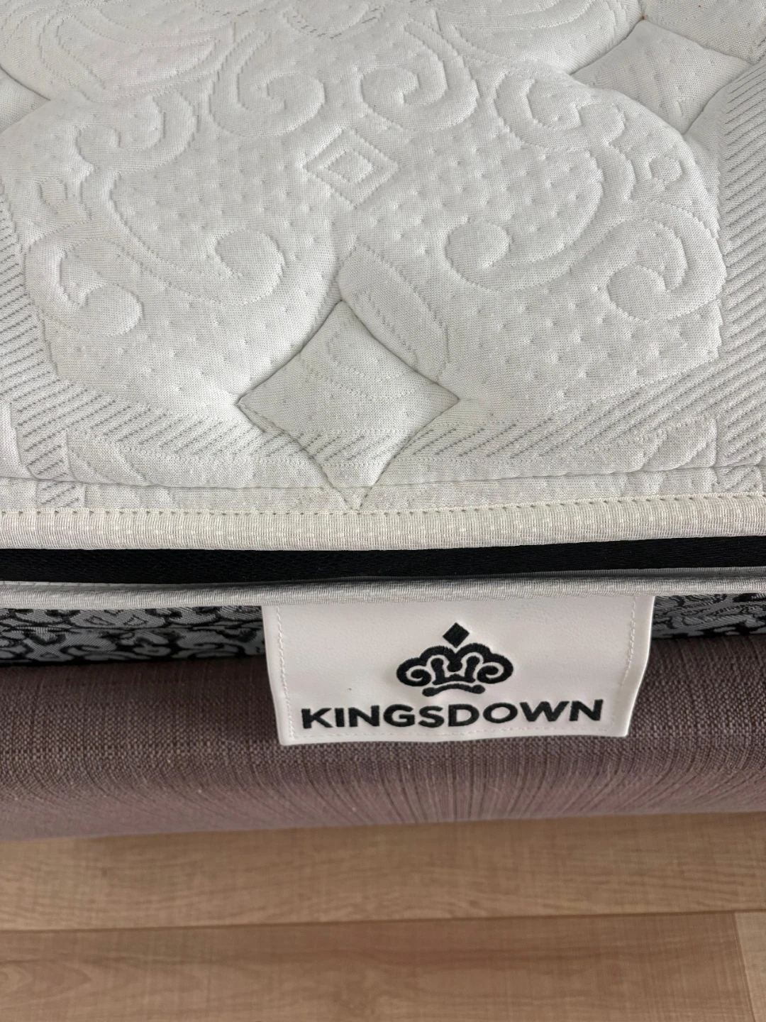 Kingsdown Queen Size Studio Burton Mattress ' Like New - 399 - photo 3