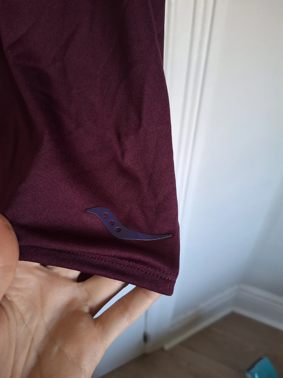 Saucony Women's XS Burgundy Athletic Top - photo 2