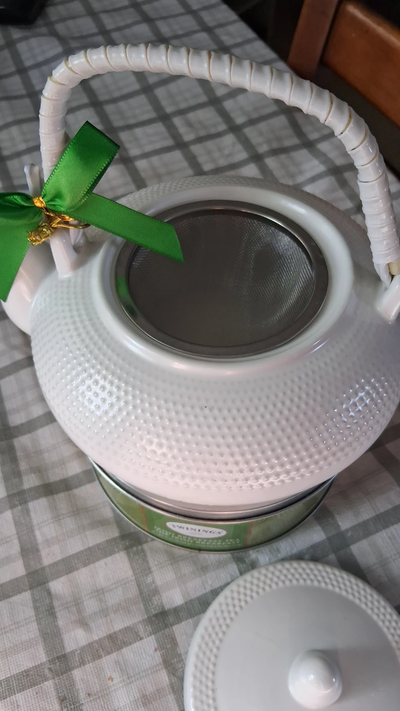 White Teapot with Twinings Irish Breakfast Tea Tin - photo 2