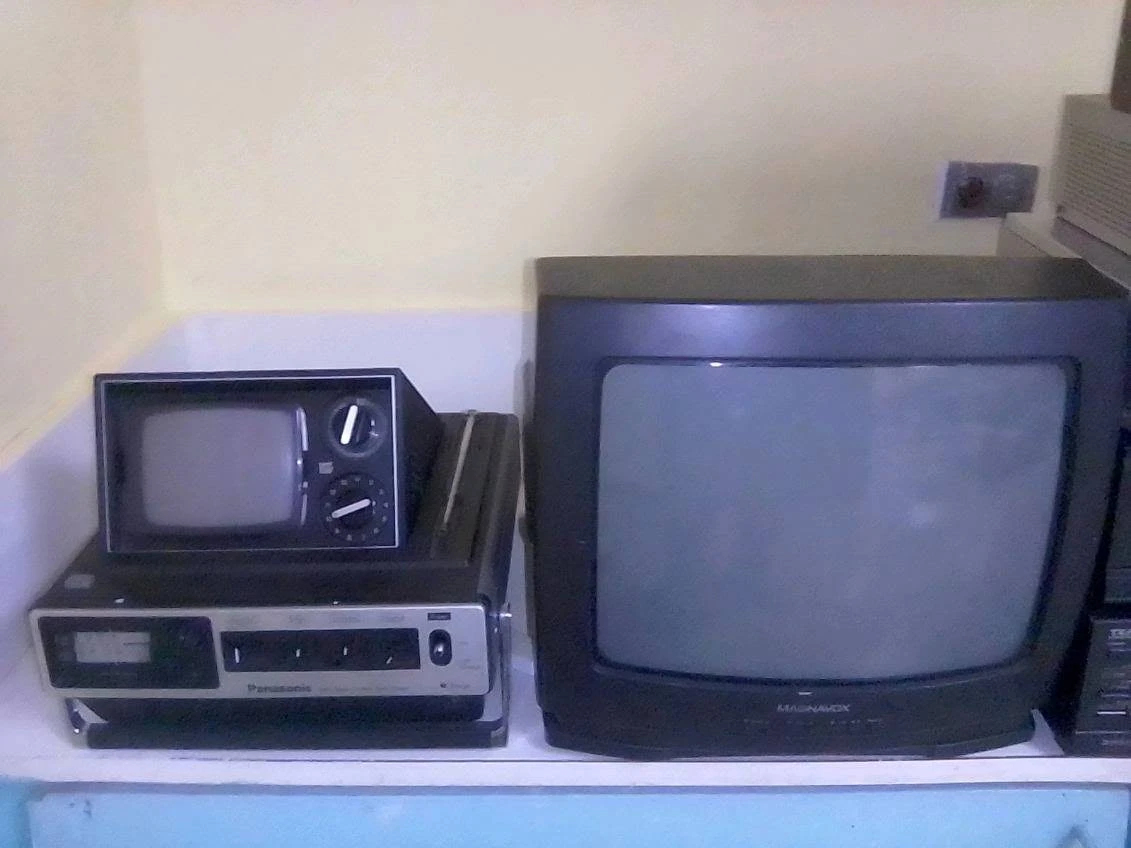 FREE VINTAGE ELECTRONICS EVERYTHING MUST GO NO CHERRY PICKING! - photo 4