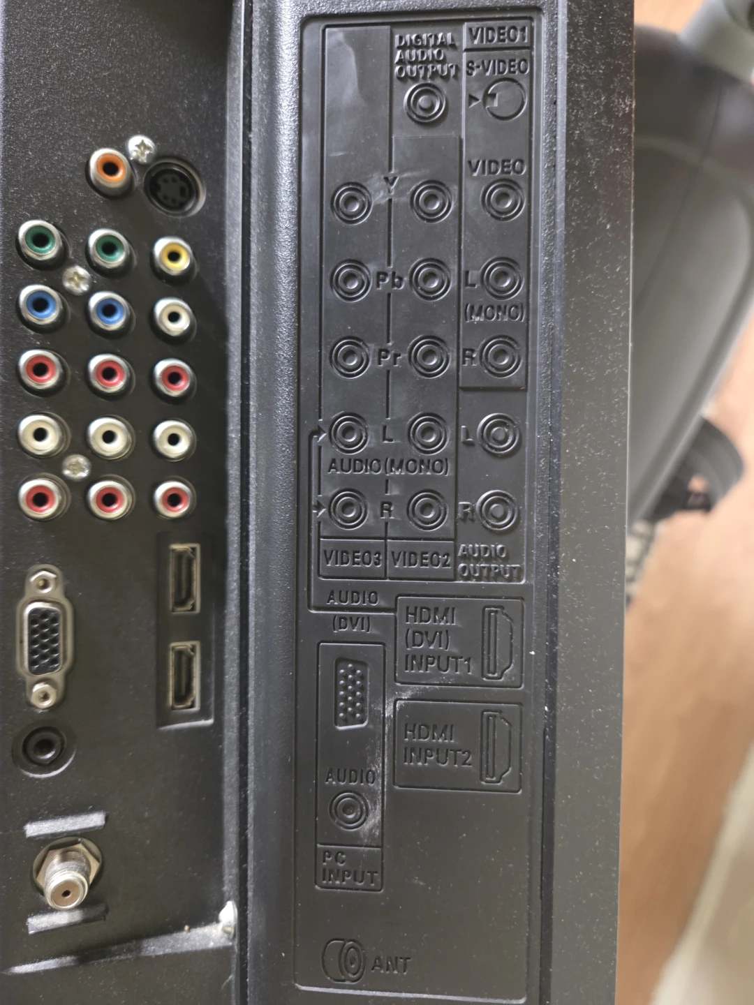 TV (small) - photo 2