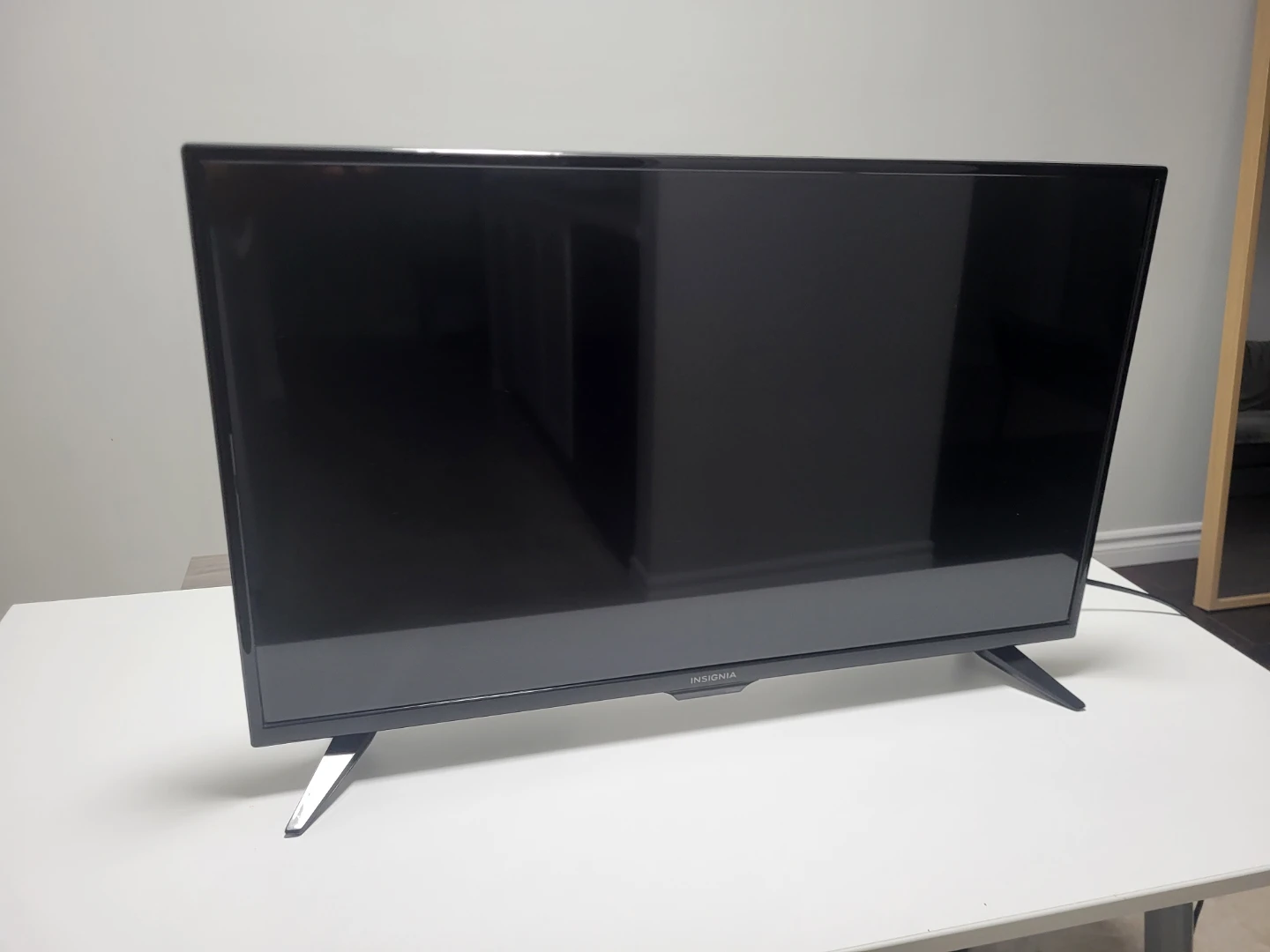 Insignia 32" LED HD TV