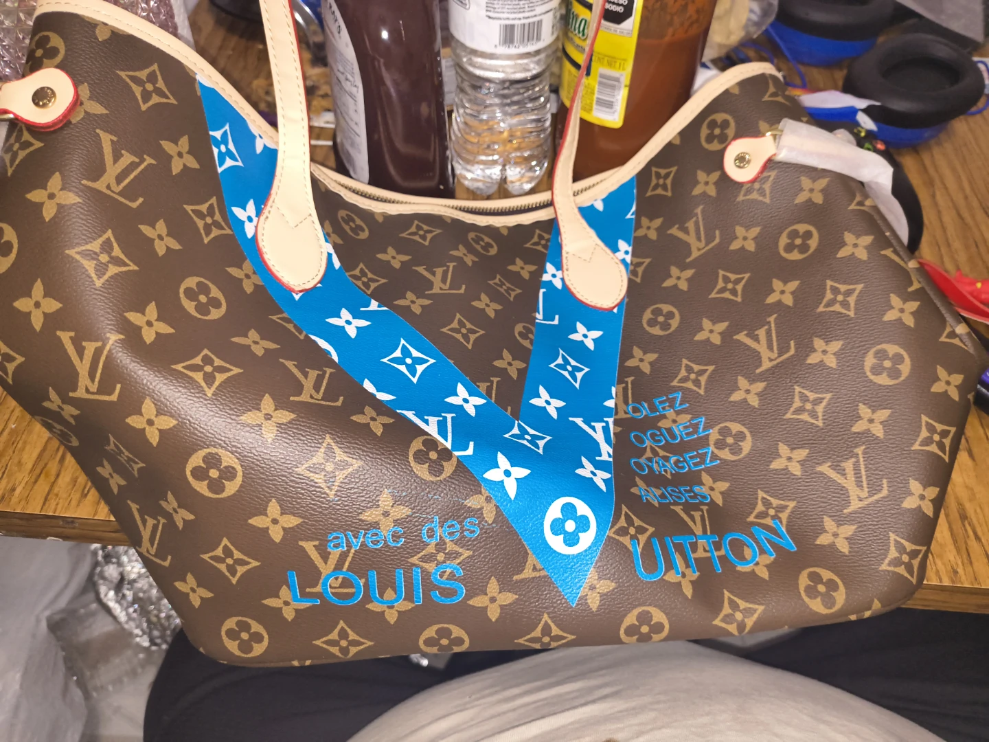 Louis Vuitton "V" Canvas Tote Bag - photo 2