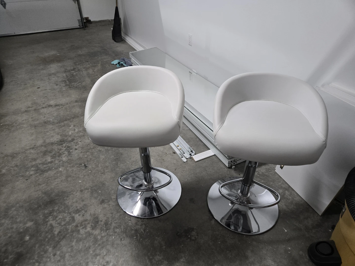 Set of 2 White Bar/ Kitchen Stools