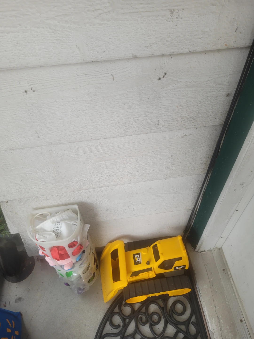 Free fake plants, home decor n toys - photo 2