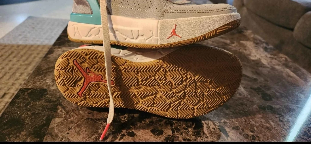 Jordan Shoes - Size 4Y - photo 2