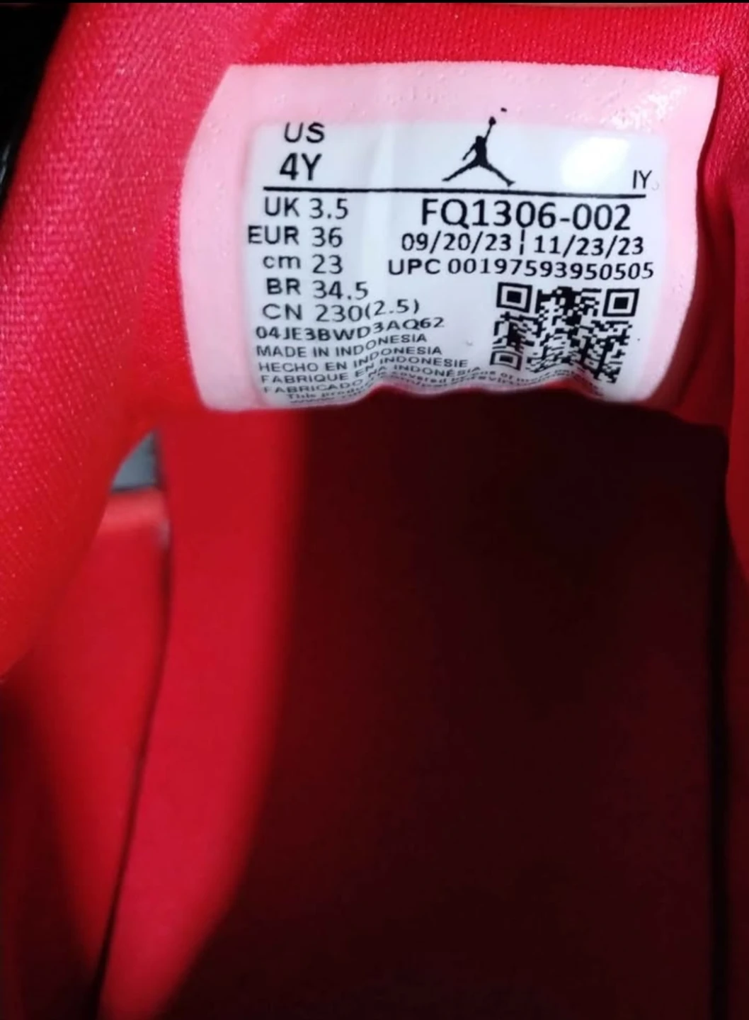 Jordan Shoes - Size 4Y - photo 3