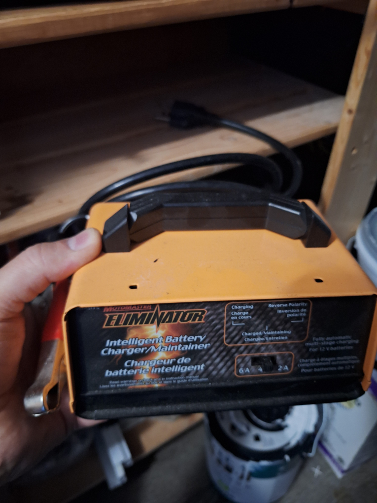 Motomaster Eliminator Intelligent Battery Charger/Maintainer