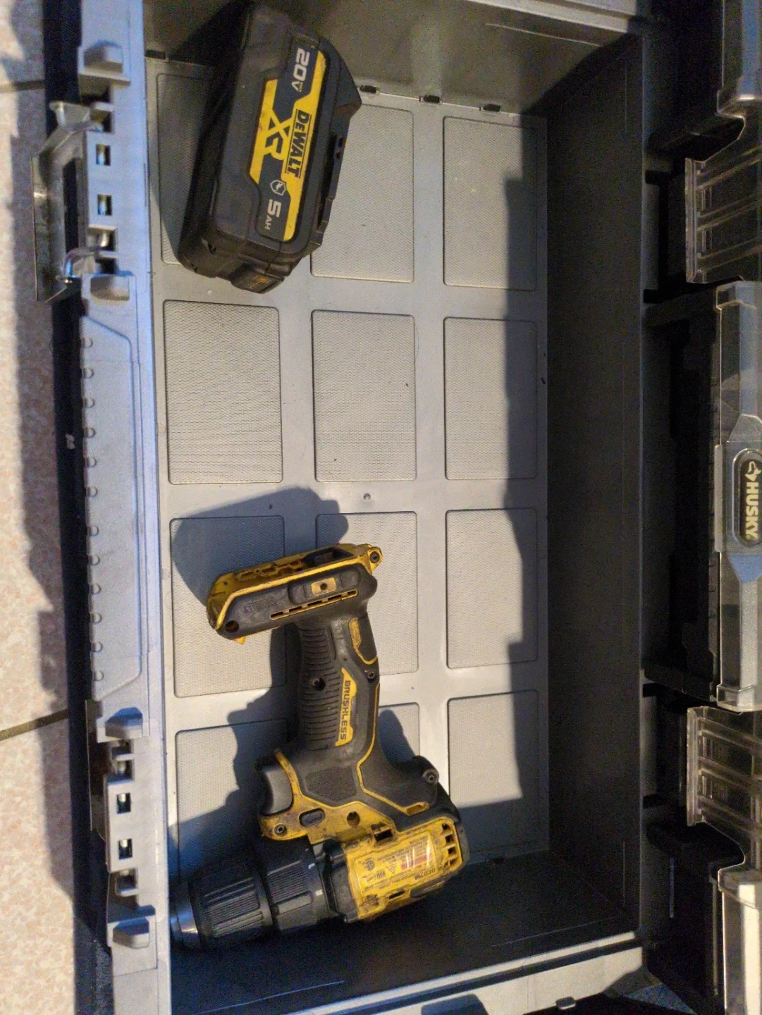DEWALT 20V MAX Brushless Drill with 5Ah Battery