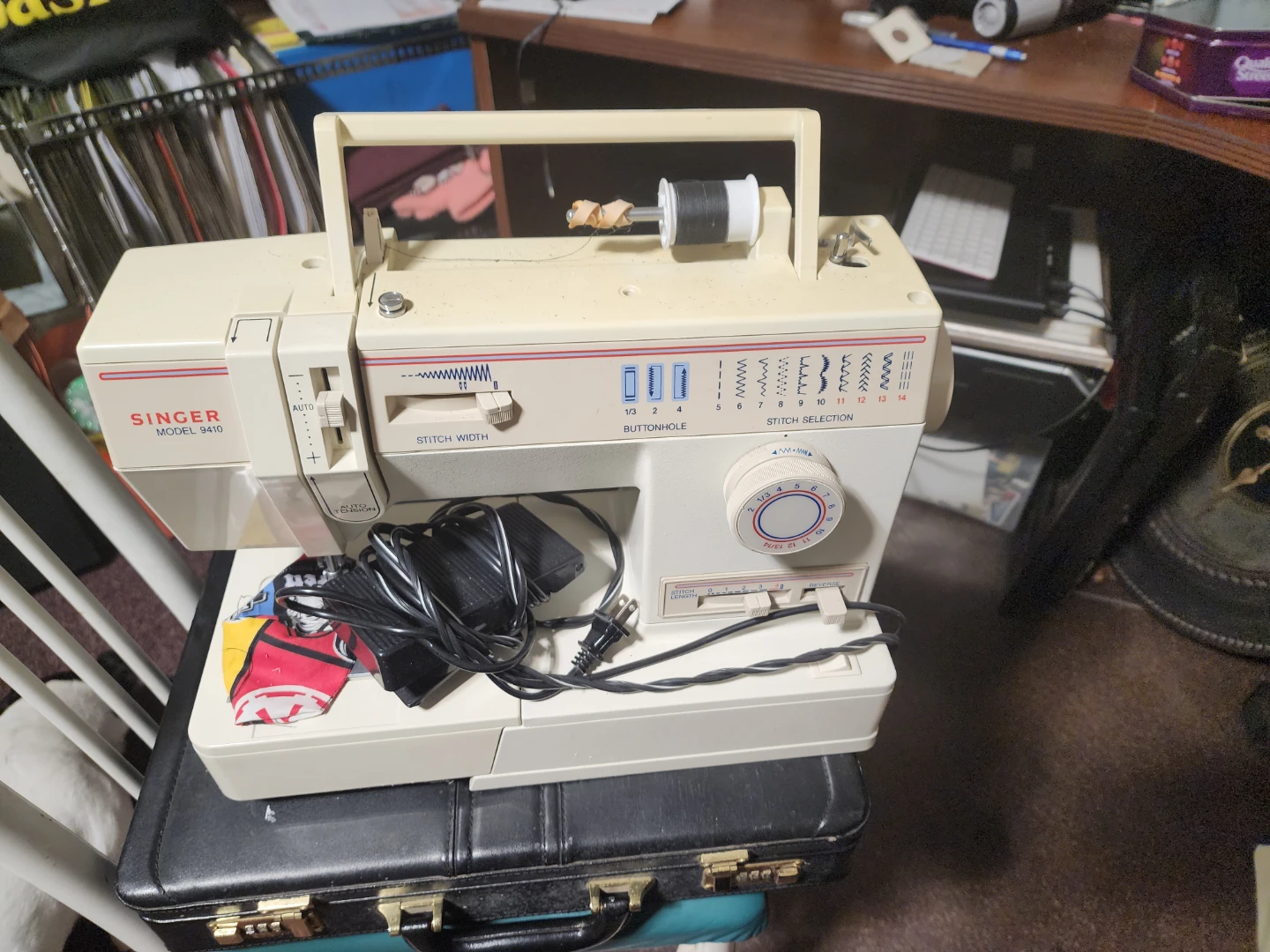 Singer Sewing Machine - photo 3