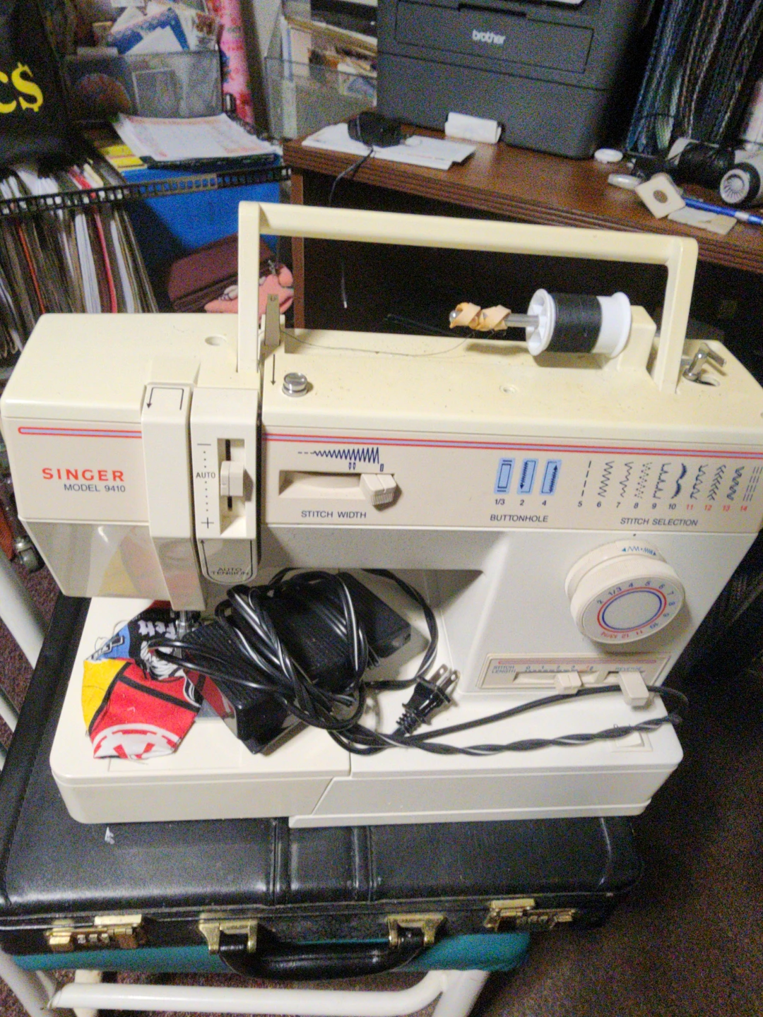 Singer Sewing Machine - photo 4