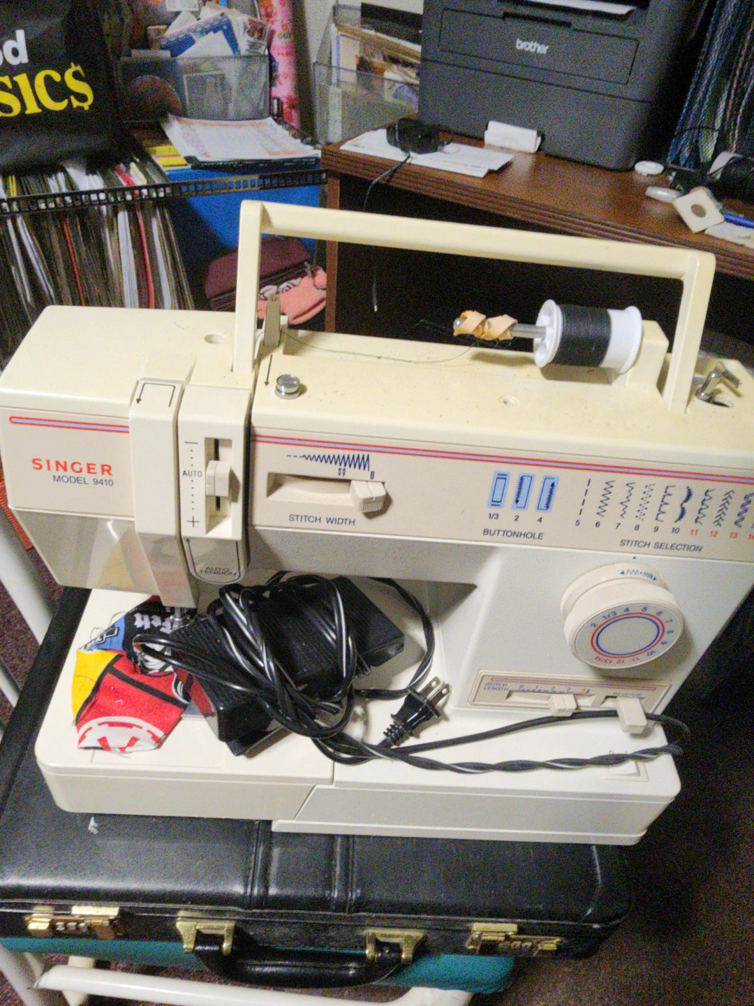 Singer Sewing Machine - photo 5