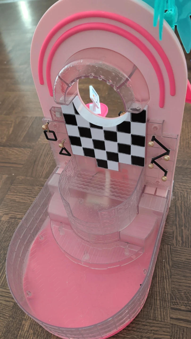 LOL Surprise OMG Glamour Spa & Salon Playset - photo 3