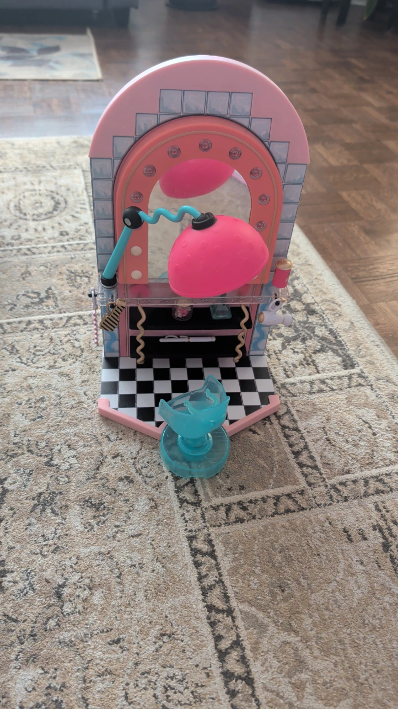 LOL Surprise OMG Glamour Spa & Salon Playset - photo 5