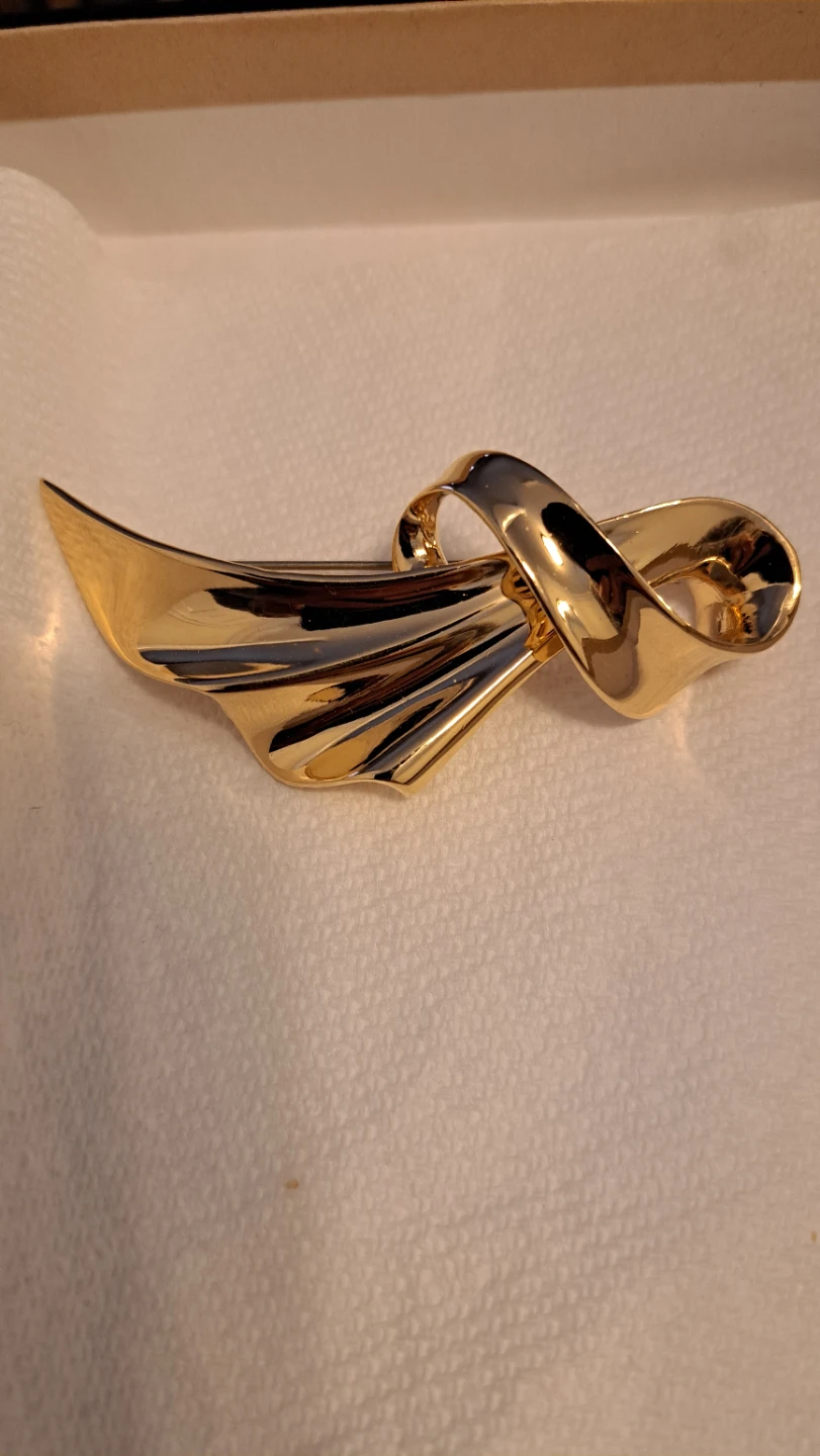 New Gold Tone Ribbon Brooch