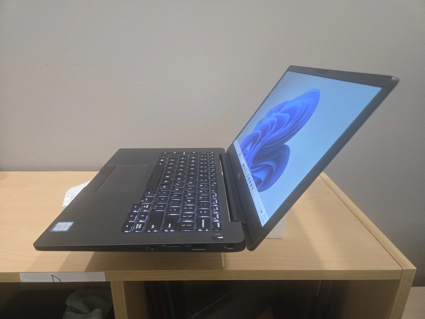 Dell Latitude 7300 Laptop 8th Gen - photo 2