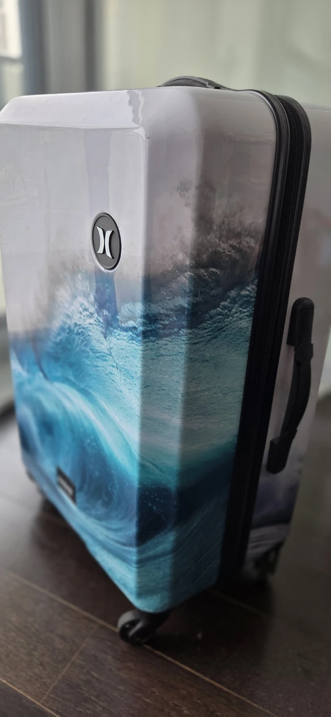 Hurley Wave Design Suitcase